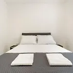 Solomon Temple Bras Kitchen Bed Linen Equipped
