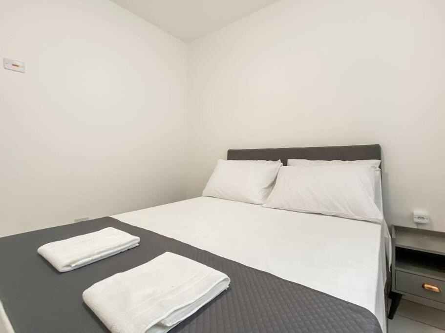 Solomon Temple Bras Kitchen Bed Linen Equipped *